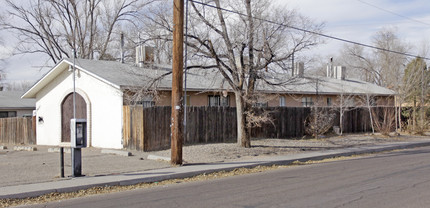 3433-3437 Crest Ave SE in Albuquerque, NM - Foto de edificio - Building Photo