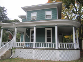 512 W Michigan Ave, Unit A in Marshall, MI - Foto de edificio - Building Photo