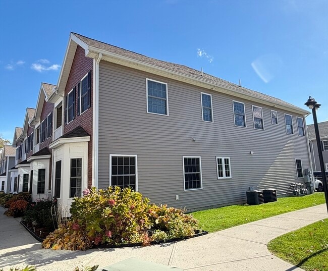 17 Hamel Way in Haverhill, MA - Building Photo - Building Photo