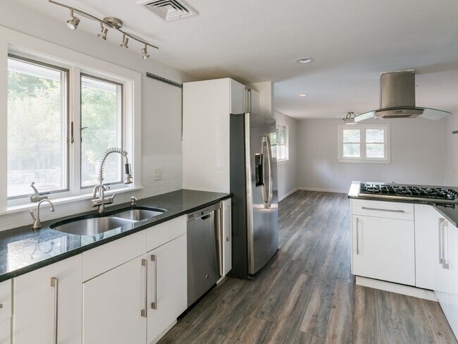 4 Arbetter Dr in Framingham, MA - Building Photo - Building Photo