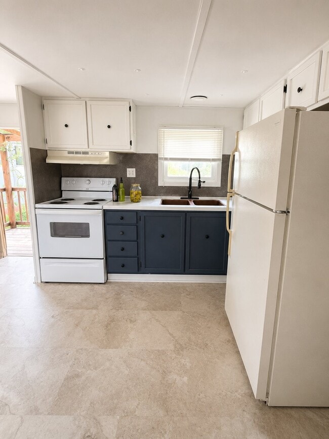property at 1001 Elm St