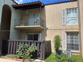 10790 N Kendall Dr in Miami, FL - Building Photo