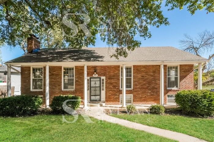 800 NW 68th Pl in Kansas City, MO - Building Photo