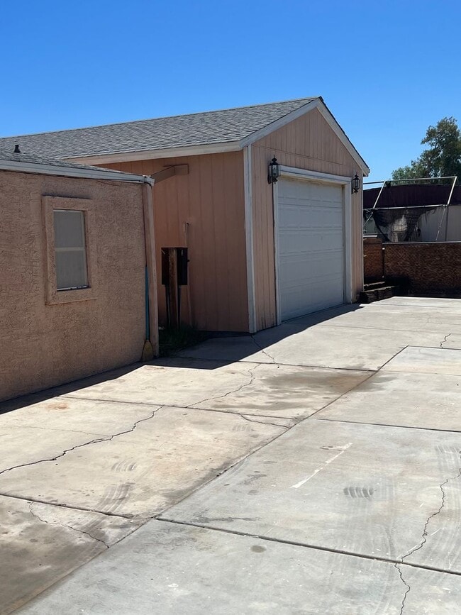 560 Ramar Rd in Bullhead City, AZ - Building Photo - Building Photo