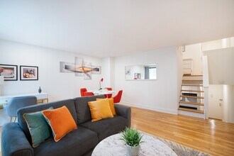 123 E 54th St in New York, NY - Building Photo - Building Photo
