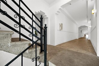 4035 Meridian Ave, Unit 302 in Miami Beach, FL - Building Photo - Building Photo