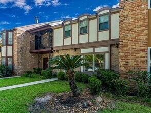 1144 N Kirkwood Rd in Houston, TX - Building Photo - Building Photo