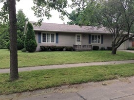 2702 Southwood Dr in Champaign, IL - Building Photo