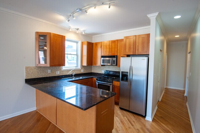 2427 W Augusta Blvd in Chicago, IL - Building Photo - Building Photo