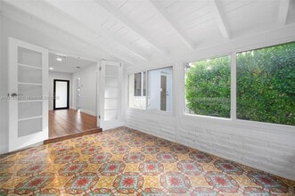 5775 SW 28th St in Miami, FL - Building Photo - Building Photo