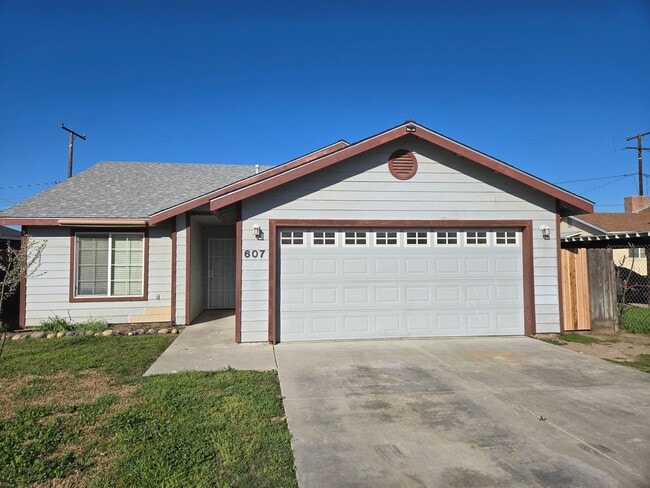 607 S Santa Clara St in Tulare, CA - Building Photo - Building Photo
