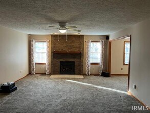 6655 Oak View Ct in Newburgh, IN - Building Photo - Building Photo