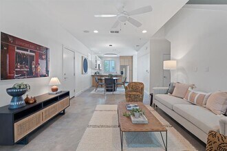 705 N Bluff Dr in Austin, TX - Building Photo - Building Photo