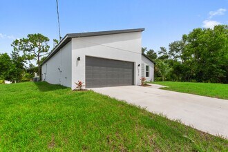 2241 Nordendale Blvd in North Port, FL - Building Photo - Building Photo