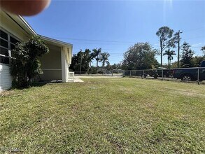 138 Brooks Rd in North Fort Myers, FL - Foto de edificio - Building Photo