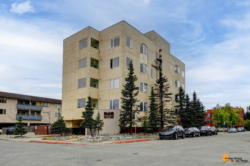 800 M St in Anchorage, AK - Building Photo