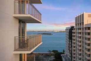 2150 N Bayshore Dr, Unit 1404 in Miami, FL - Building Photo