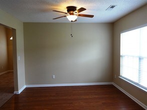 5018 Thornton Dr in Summerville, SC - Foto de edificio - Building Photo