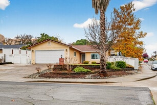 1288 Grouse Ct in Redding, CA - Building Photo