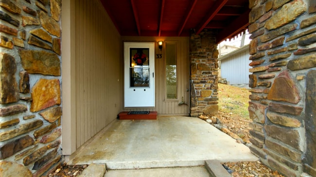 33 Nantucket Dr in Bella Vista, AR - Foto de edificio - Building Photo