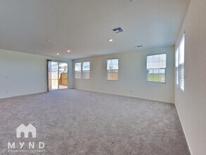 8207 C Lopez Jr Wy in Elk Grove, CA - Building Photo - Building Photo