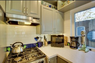 6625 Amherst N St, Unit B in Portland, OR - Building Photo - Building Photo