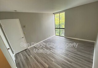 6930 Hyde Park Dr in San Diego, CA - Building Photo - Building Photo