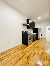 712A Greene Ave in Brooklyn, NY - Foto de edificio - Building Photo