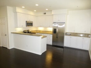 416 W Linden Dr, Unit River Bend in Orange, CA - Building Photo - Building Photo