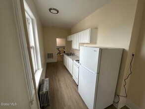 16 Caroline St, Unit 5 in Saratoga Springs, NY - Building Photo - Building Photo