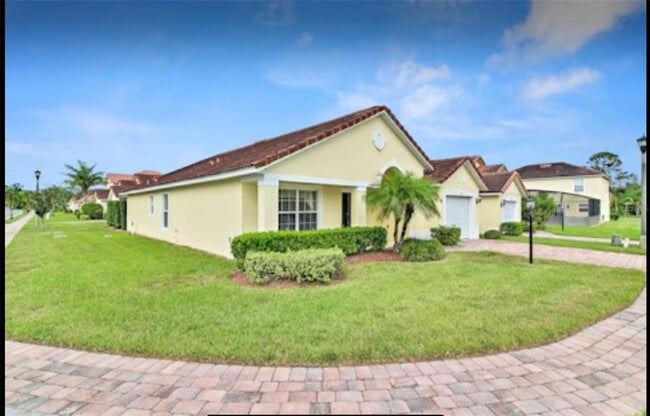 100 Cardinal Ct in Davenport, FL - Building Photo - Building Photo