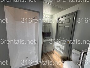 109 S Poplar St in Newton, KS - Building Photo - Building Photo