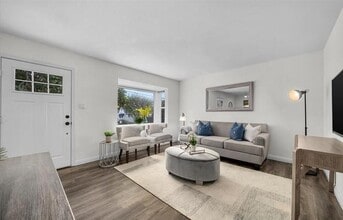 629 N Marlborough Ave in Inglewood, CA - Building Photo - Building Photo