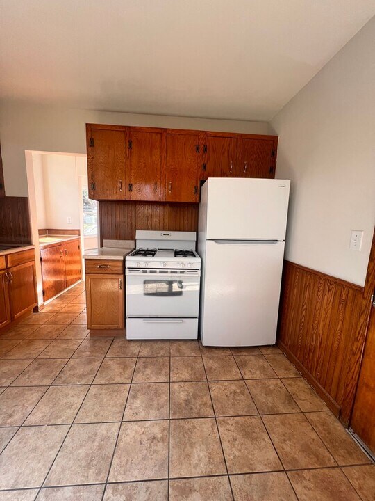 1387 Corbin Ave-Unit -2nd Fl in New Britain, CT - Building Photo