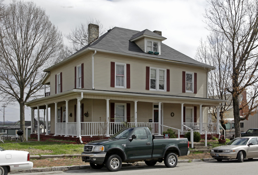 106 Depot St in Columbia, TN - Building Photo