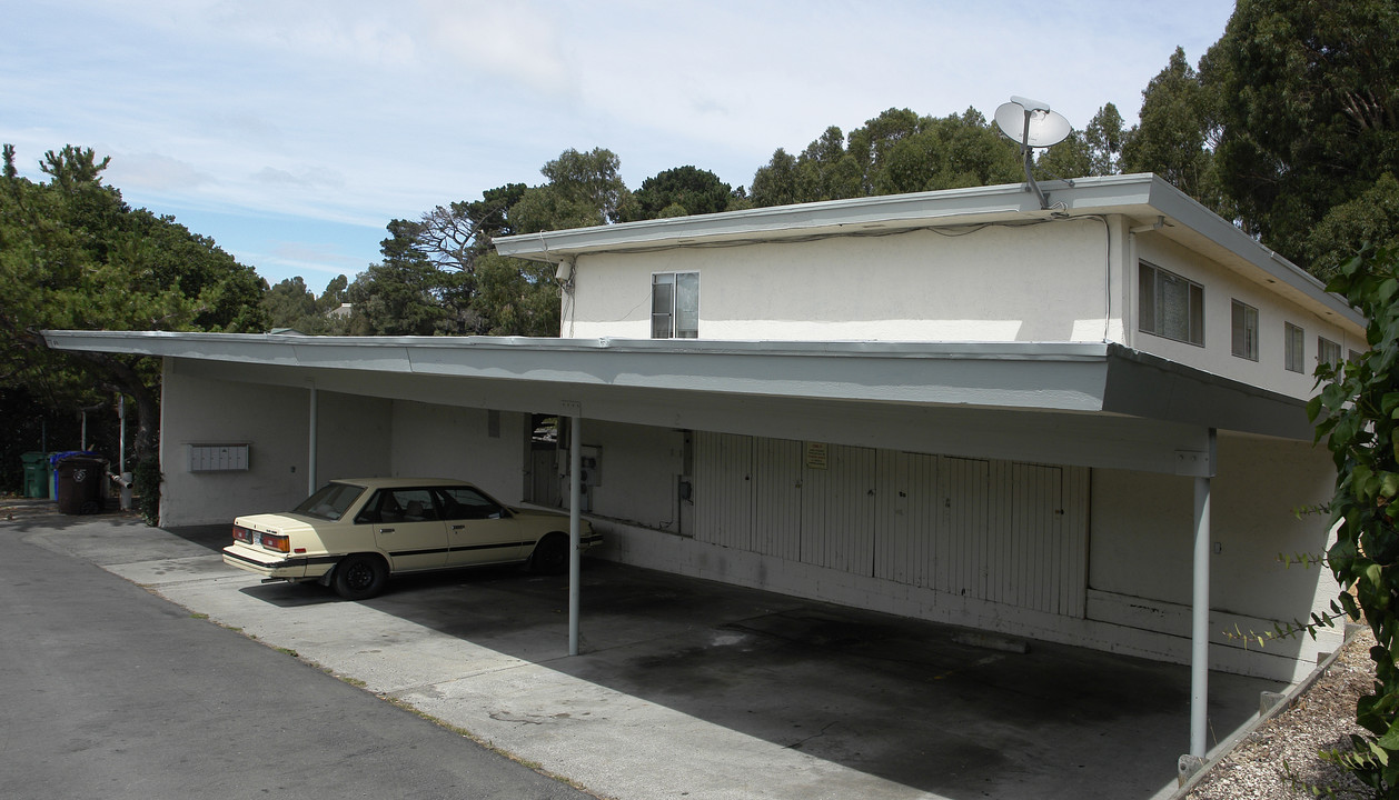 601 Madrone Ave in Pinole, CA - Foto de edificio