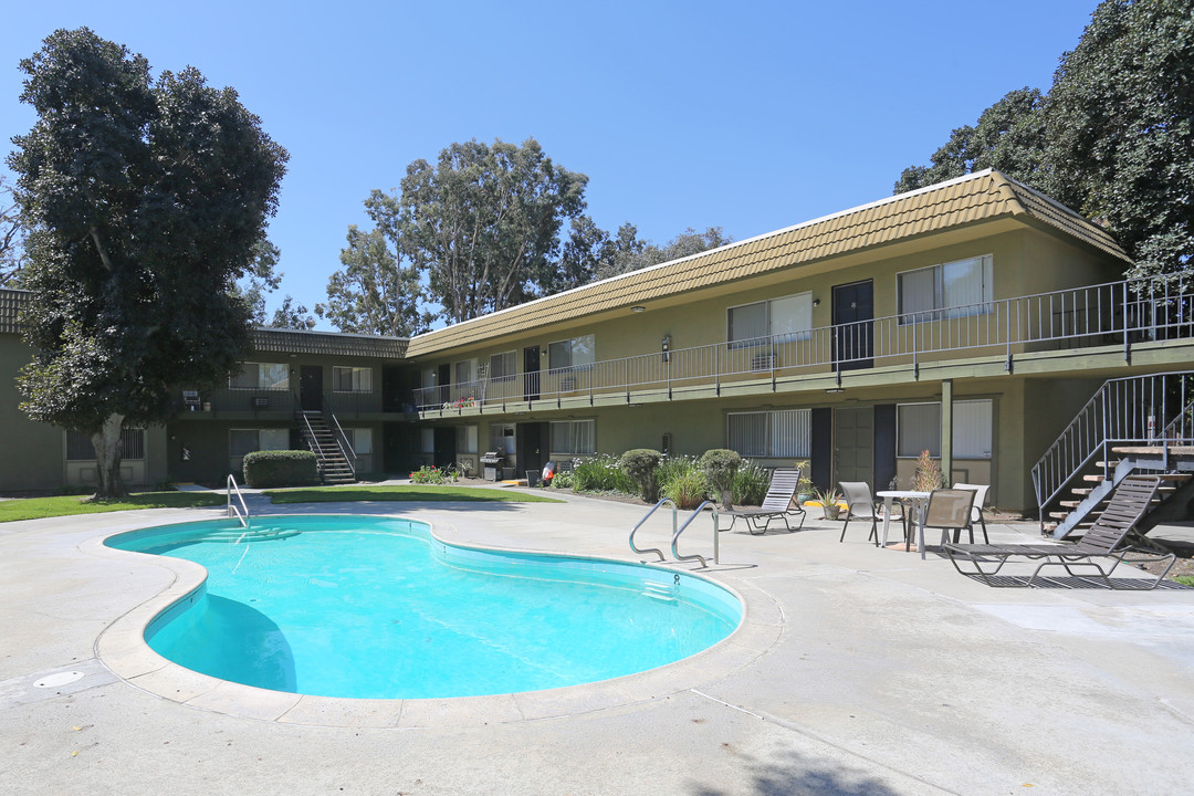 Orange Plaza in Orange, CA - Building Photo