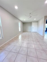 9264 Anita Ave in Englewood, FL - Foto de edificio - Building Photo