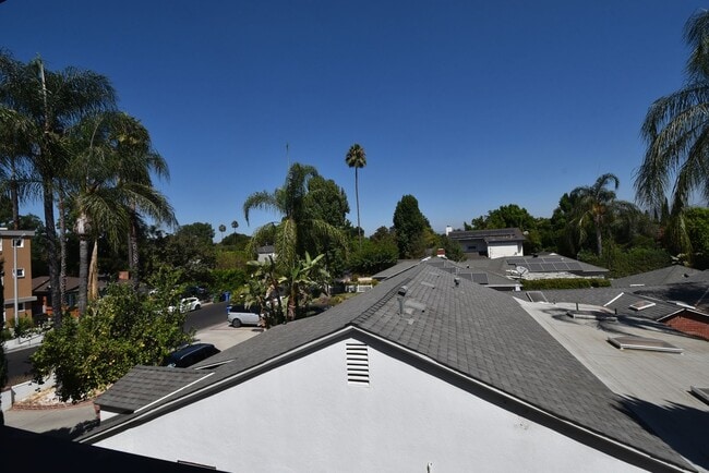5400 Morella Ave in Los Angeles, CA - Foto de edificio - Building Photo