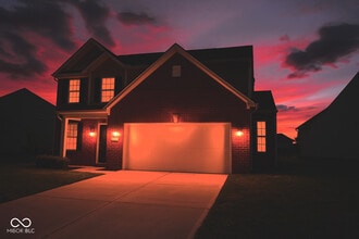 2327 Creekland Dr in Columbus, IN - Building Photo - Building Photo