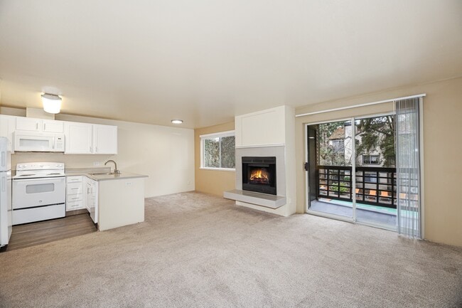 Sutter's Square in Everett, WA - Foto de edificio - Building Photo