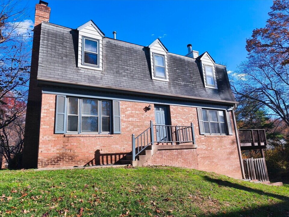 12452 Sweet Leaf Terrace in Fairfax, VA - Building Photo