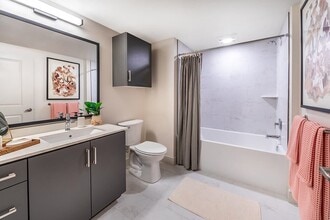 Bowen Apartments in San Diego, CA - Foto de edificio - Building Photo