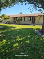 1002 McIntosh St in West Palm Beach, FL - Building Photo