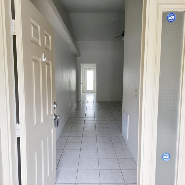 2584 Landover Blvd in Spring Hill, FL - Building Photo - Building Photo
