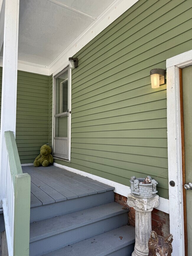481 Meigs St, Unit Apartment #2 upstairs in Rochester, NY - Building Photo - Building Photo