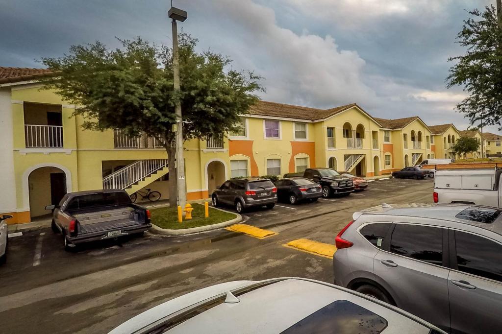 1660 SE 29th St-Unit -206 in Homestead, FL - Building Photo
