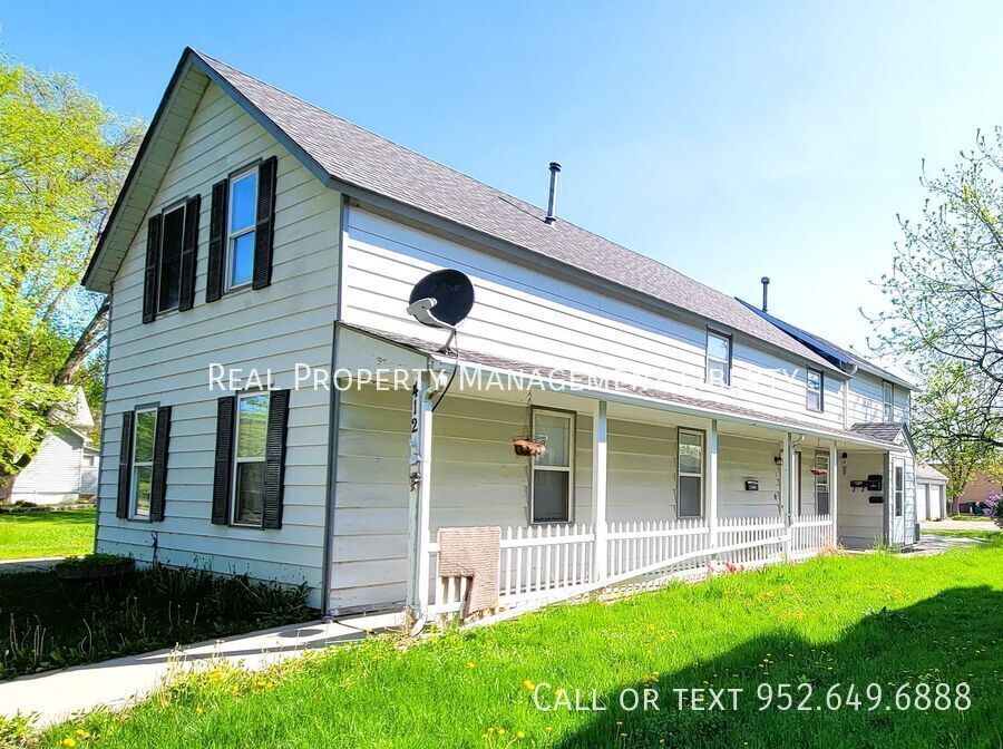 412 N Cedar St in Chaska, MN - Building Photo