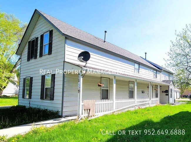 property at 412 N Cedar St