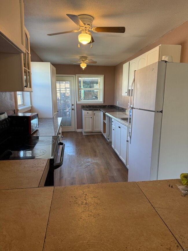 2116 N Riverside Dr, Unit 2 Bedroom Condo in Fort Worth, TX - Foto de edificio - Building Photo